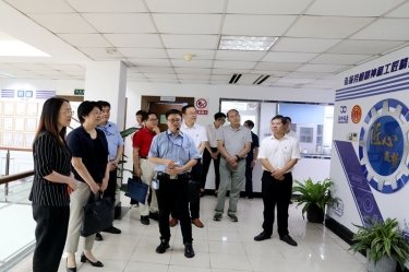2020年7月14日，時任浙江省總工會黨組成員、副主席張衛華一行蒞臨景興紙業調研推進新時代產業工人隊伍建設改革工作